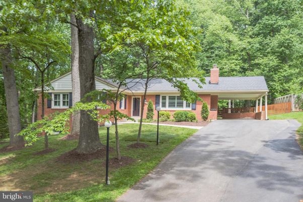 Exterior, Facade, Brick Facade, Ranch