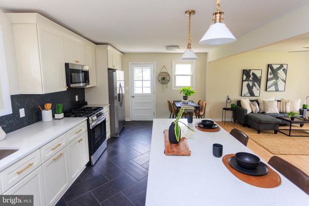 Dining room, Interior, Kitchen, Living room, Pendant Lights, Stainless Steel Appliances