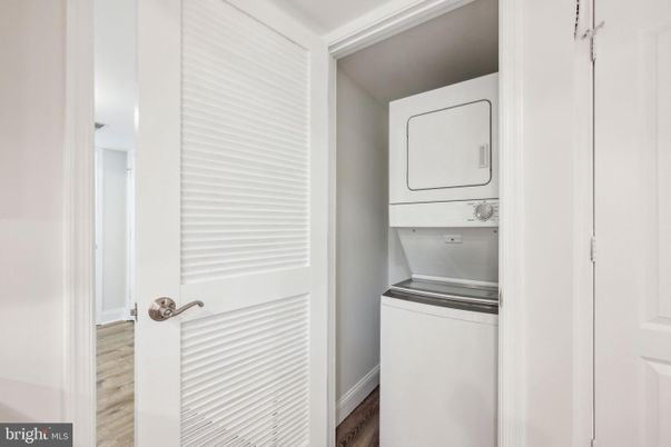 Interior, Utility Closets, Washer, Wood Texture Flooring
