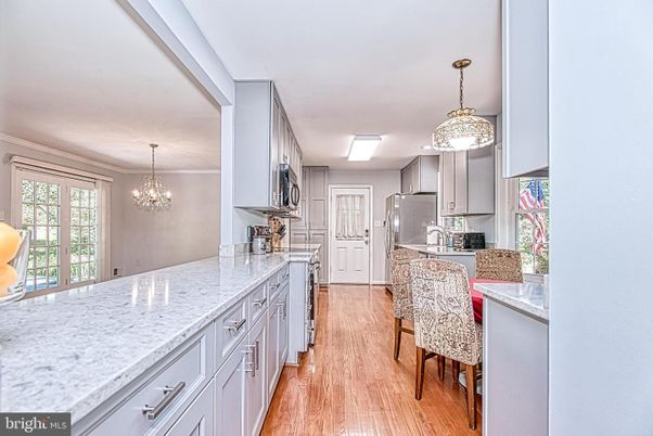 Chandelier, Dining room, Interior, Kitchen, Pendant Lights, Wood Texture Flooring