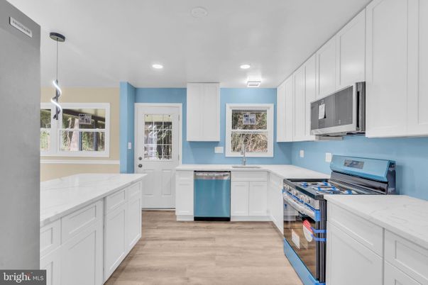 Interior, Kitchen, Pendant Lights, Recessed Lighting, Wood Texture Flooring