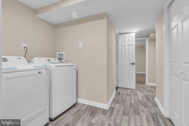 Interior, Recessed Lighting, Washer, Wood Texture Flooring