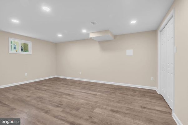 Empty room, Interior, Recessed Lighting, Wood Texture Flooring