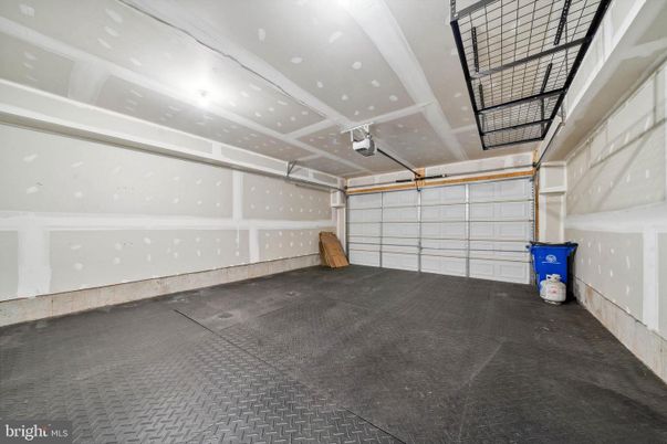 Garage, Interior