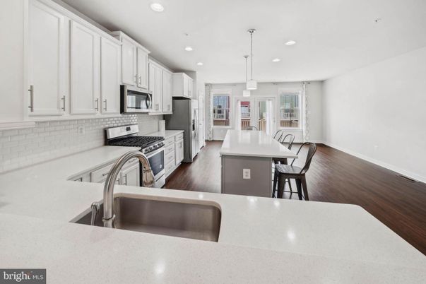 Dining room, Interior, Kitchen, Pendant Lights, Recessed Lighting, Stainless Steel Appliances, Wood Texture Flooring