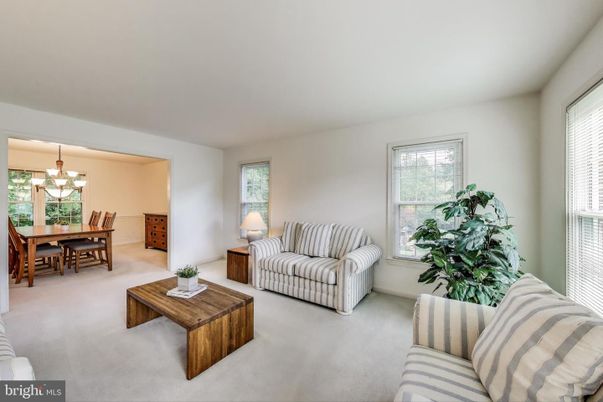 Chandelier, Dining room, Interior, Living room