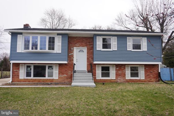 Exterior, Facade, Brick Facade, Raised Ranch