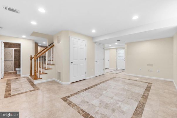 Empty room, Interior, Recessed Lighting