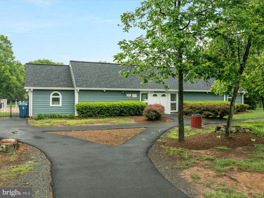 Backyard, Exterior, Facade, Cape Cod