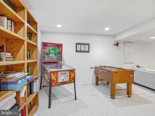 Game Room, Interior, Recessed Lighting