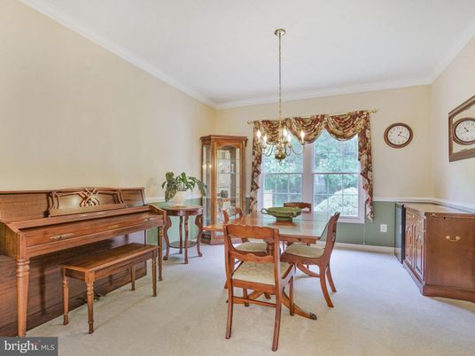Chandelier, Dining room, Interior, Piano