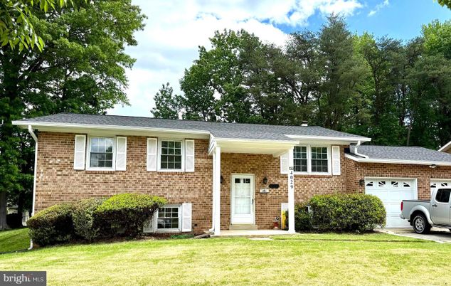 Attached, Exterior, Facade, Brick Facade, Split Level
