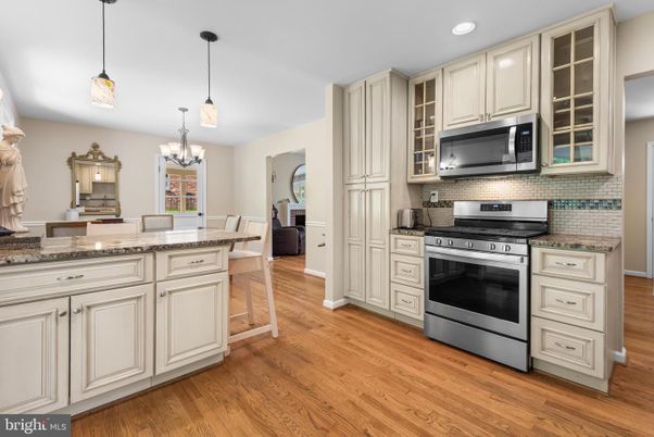 Chandelier, Dining room, Interior, Kitchen, Pendant Lights, Recessed Lighting, Stainless Steel Appliances, Wood Texture Flooring