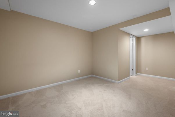Empty room, Interior, Recessed Lighting
