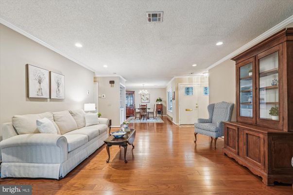 Chandelier, Dining room, Interior, Living room, Recessed Lighting, Wood Texture Flooring