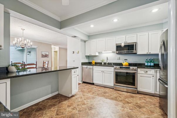 Chandelier, Interior, Kitchen, Recessed Lighting, Stainless Steel Appliances