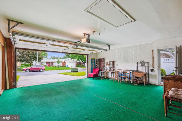 Garage, Interior
