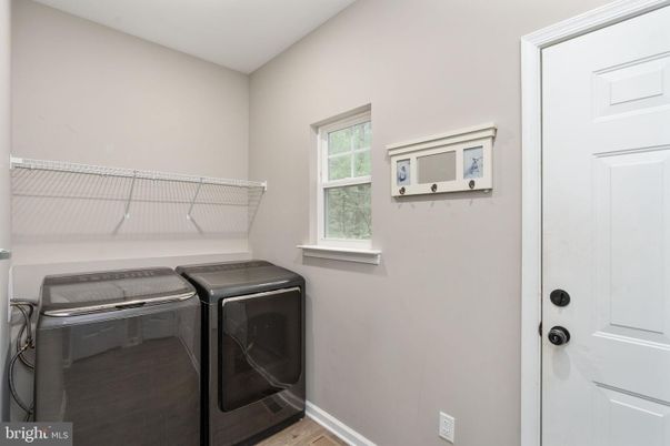 Interior, Washer, Wood Texture Flooring