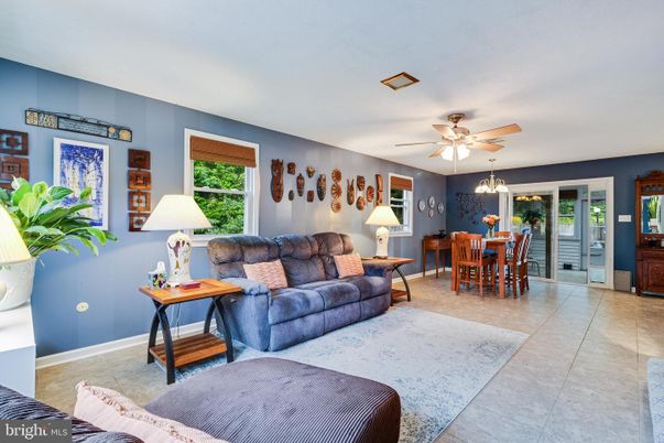 Chandelier, Dining room, Interior, Living room