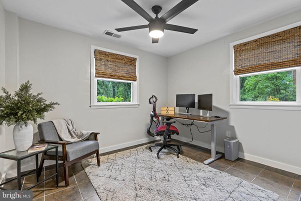 Home Office, Interior