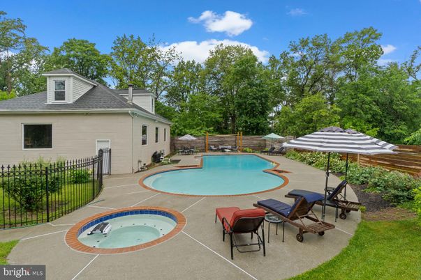 Exterior, Pool
