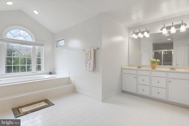 Bathroom, Dual Sink Vanities, Interior, Recessed Lighting