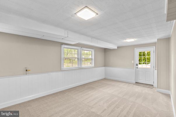 Empty room, Interior