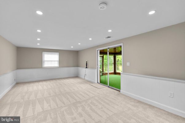 Empty room, Interior, Recessed Lighting