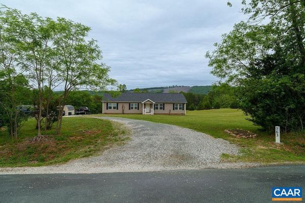 Backyard, Exterior, Facade, Ranch