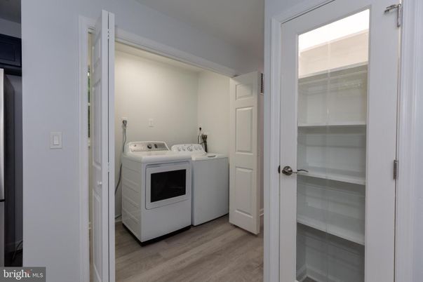 Interior, Washer, Wood Texture Flooring