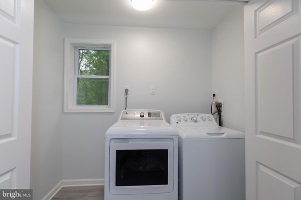 Interior, Utility Closets, Washer, Wood Texture Flooring