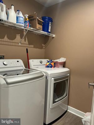 Interior, Washer, Wood Texture Flooring