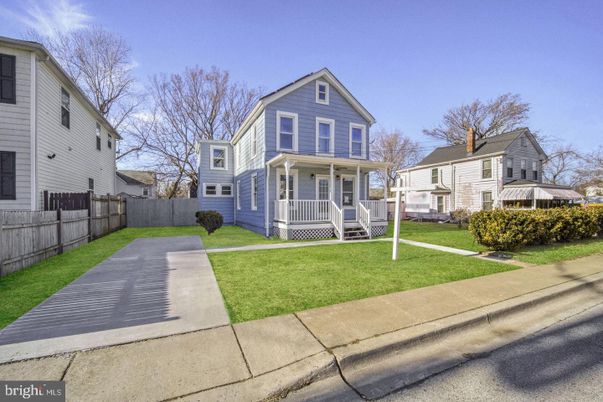 Exterior, Facade, Queen Anne Victorian