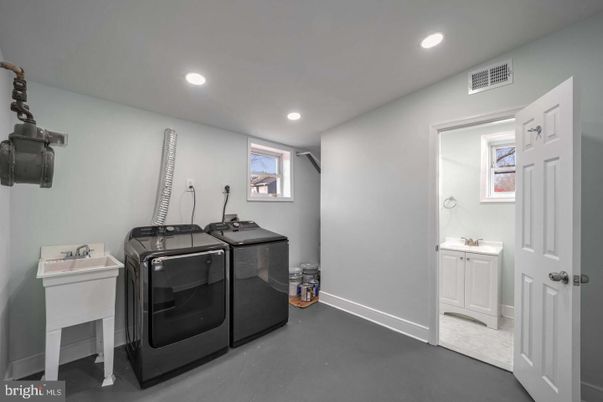 Interior, Recessed Lighting, Washer