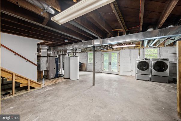 Interior, Washer, Wooden Beams