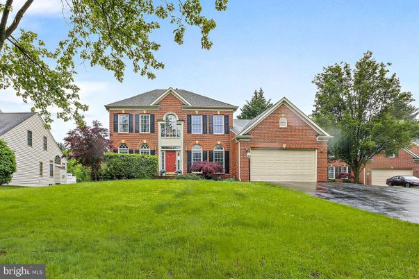 Attached, Backyard, Exterior, Facade, Brick Facade, Georgian