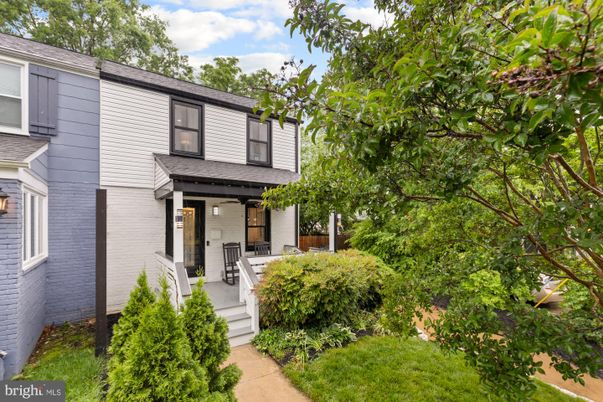 Exterior, Facade, American Foursquare
