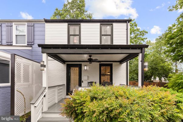 Exterior, Facade, Brick Facade, American Foursquare