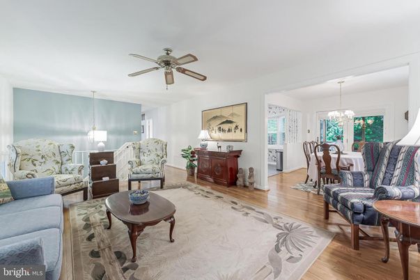 Chandelier, Dining room, Interior, Living room, Pendant Lights, Wood Texture Flooring