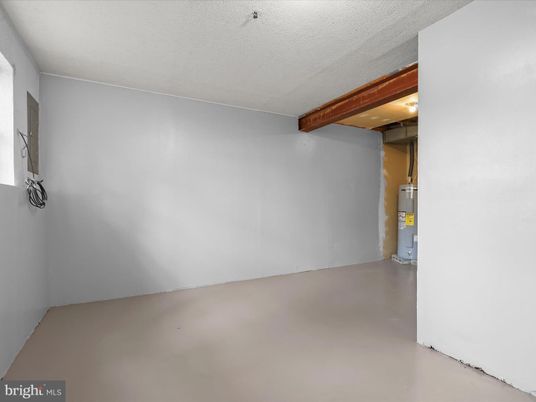 Empty room, Interior, Wooden Beams