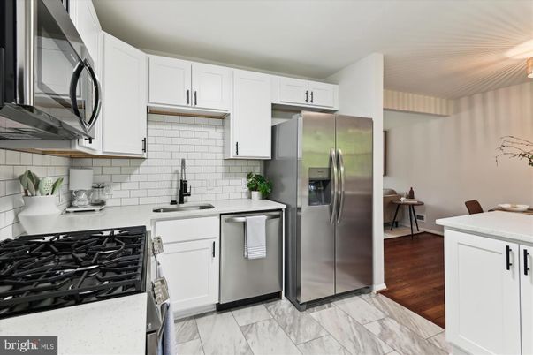 Dining room, Interior, Kitchen, Marble, Stainless Steel Appliances