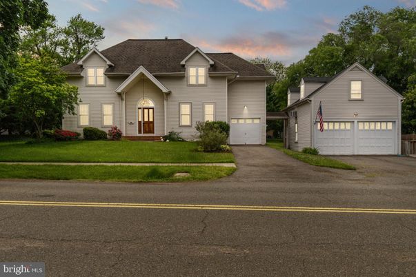 Attached, Exterior, Facade, Farmhouse
