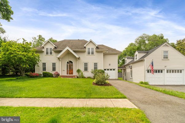 Attached, Exterior, Facade, Farmhouse