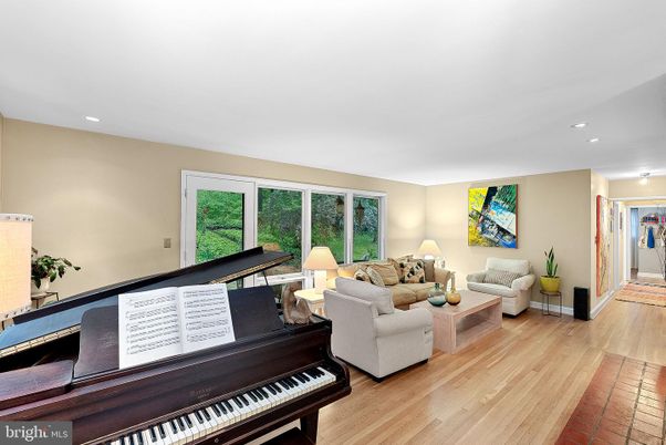 Interior, Living room, Piano, Recessed Lighting, Wood Texture Flooring