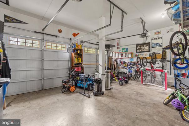 Garage, Interior