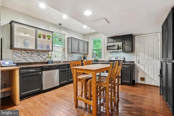 Dining room, Interior, Kitchen, Pendant Lights, Recessed Lighting, Stainless Steel Appliances, Wood Texture Flooring