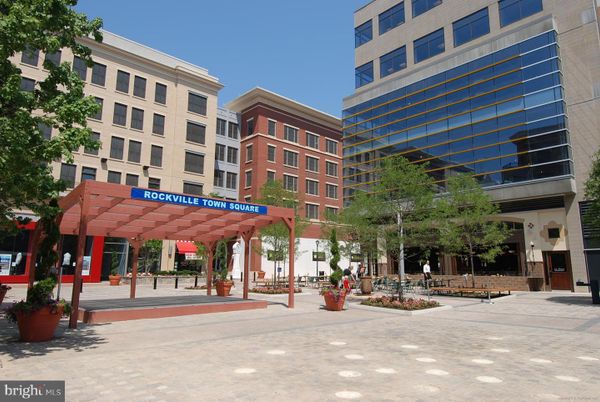 Exterior, Facade, Condo Building