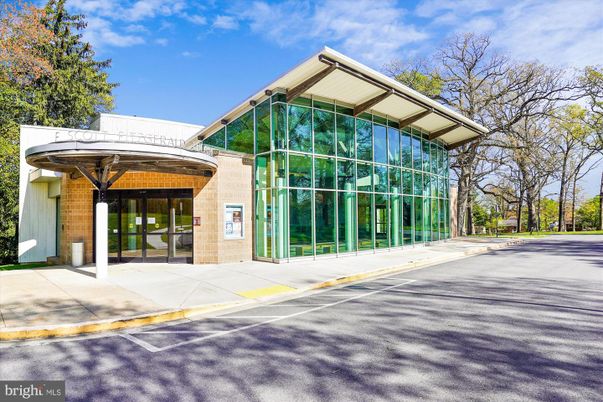 Exterior, Facade, Modern
