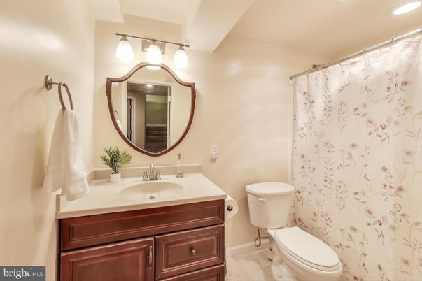 Bathroom, Interior, Recessed Lighting