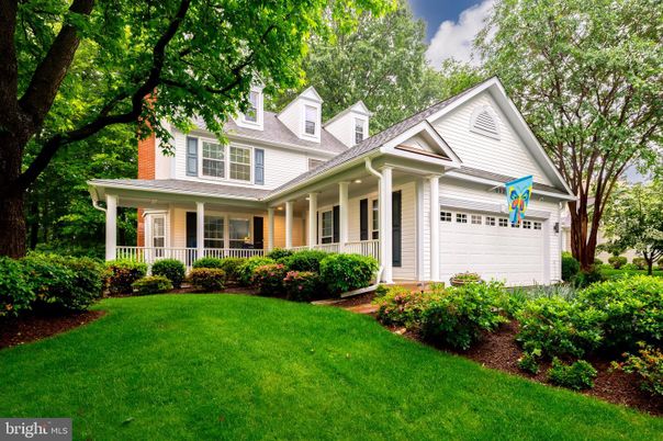 Attached, Exterior, Facade, Farmhouse